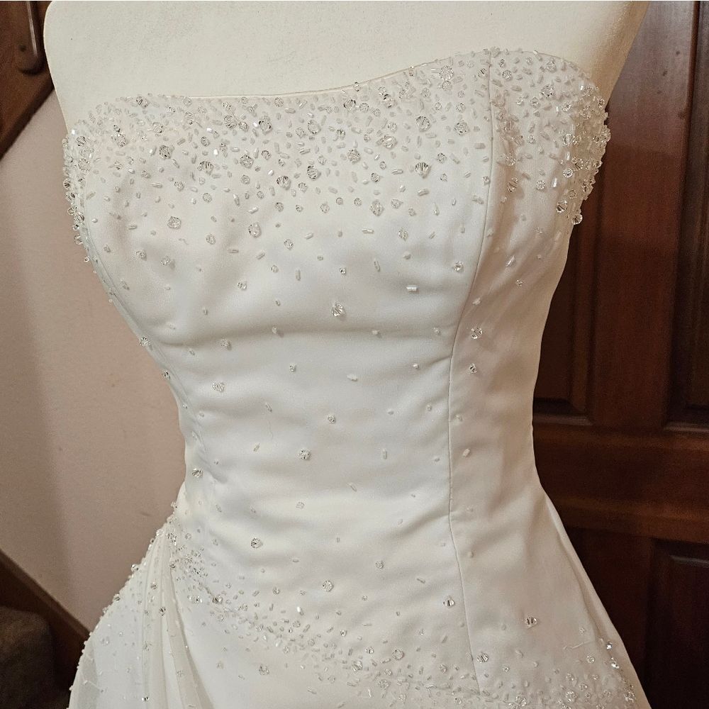 Maggie Sottero Couture wedding dress, white, size 10 - Picture 3 of 9
